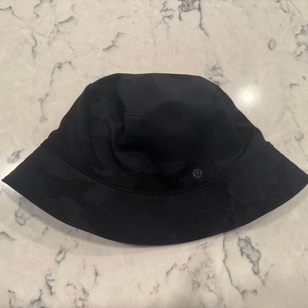 Lululemon Reversible Black Bucket Hat